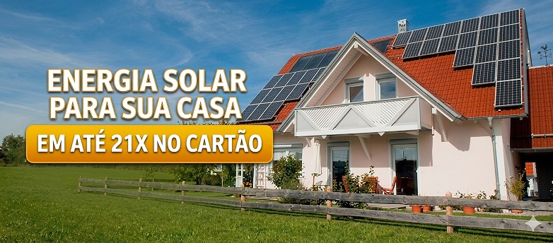 Família feliz com energia solar